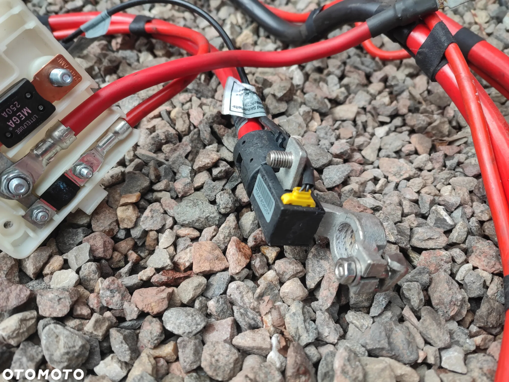 BMW E46 ORYGINALNY KOMPLETNY KABEL AKUMULATORA PLUSOWY NA TYŁ + KLEMA + BEZPIECZNIK O NR. 61 12 8 373 945 OEM W BARDZO DOBRYM STANIE DO SILNIKÓW BENZYNOWYCH - 4