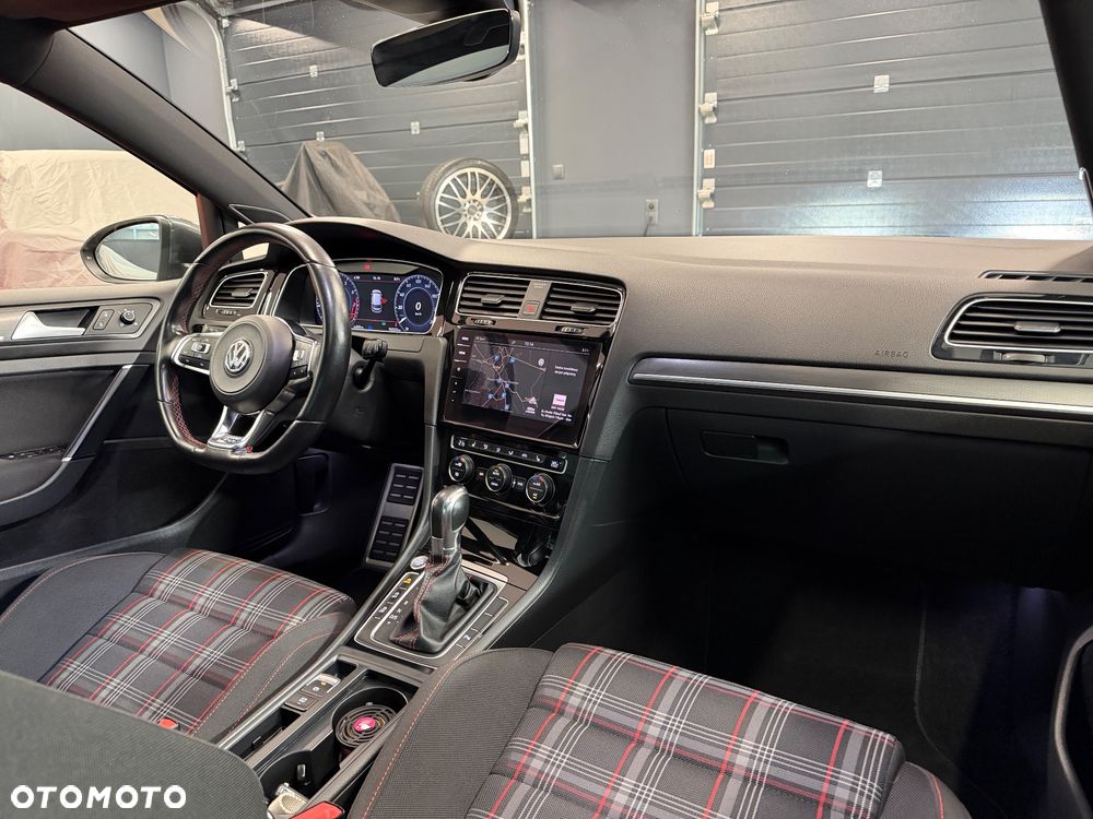 Volkswagen Golf GTI (BlueMotion Technology) DSG - 32