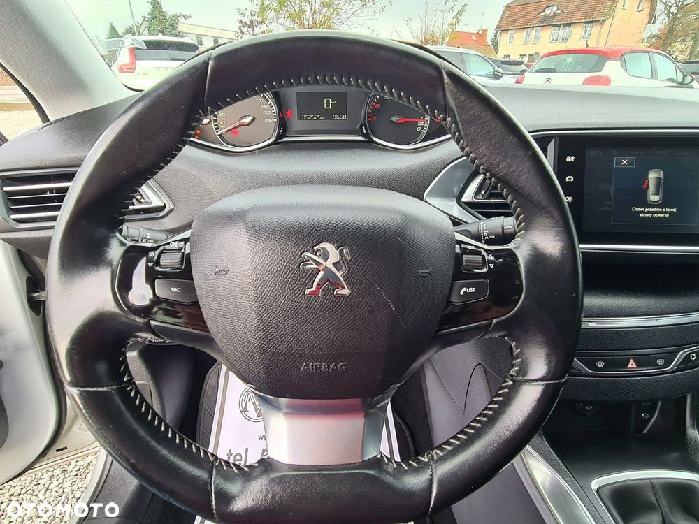 Peugeot 308 1.2 PureTech Allure S&S - 23