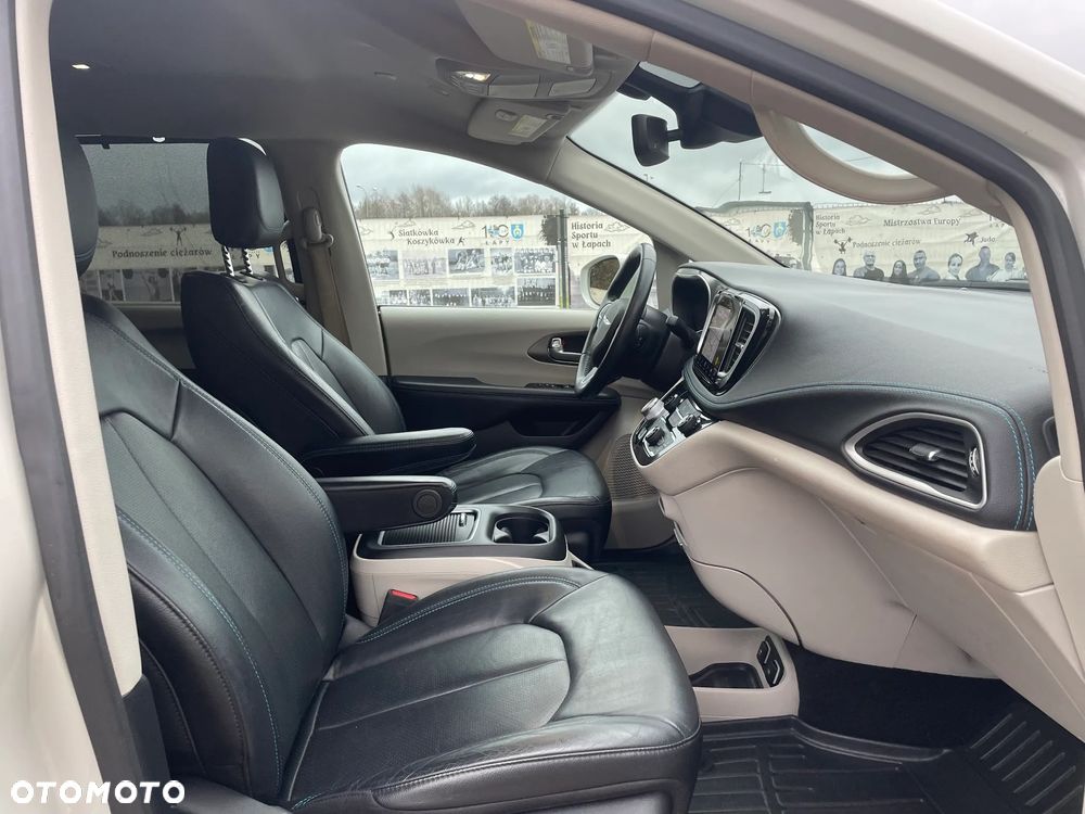 Chrysler Pacifica - 12