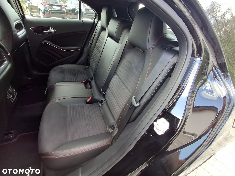 Mercedes-Benz Klasa A AMG 45 4Matic AMG Speedshift 7G-DCT - 15