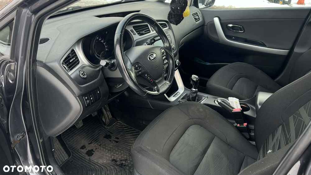 Kia Ceed - 8
