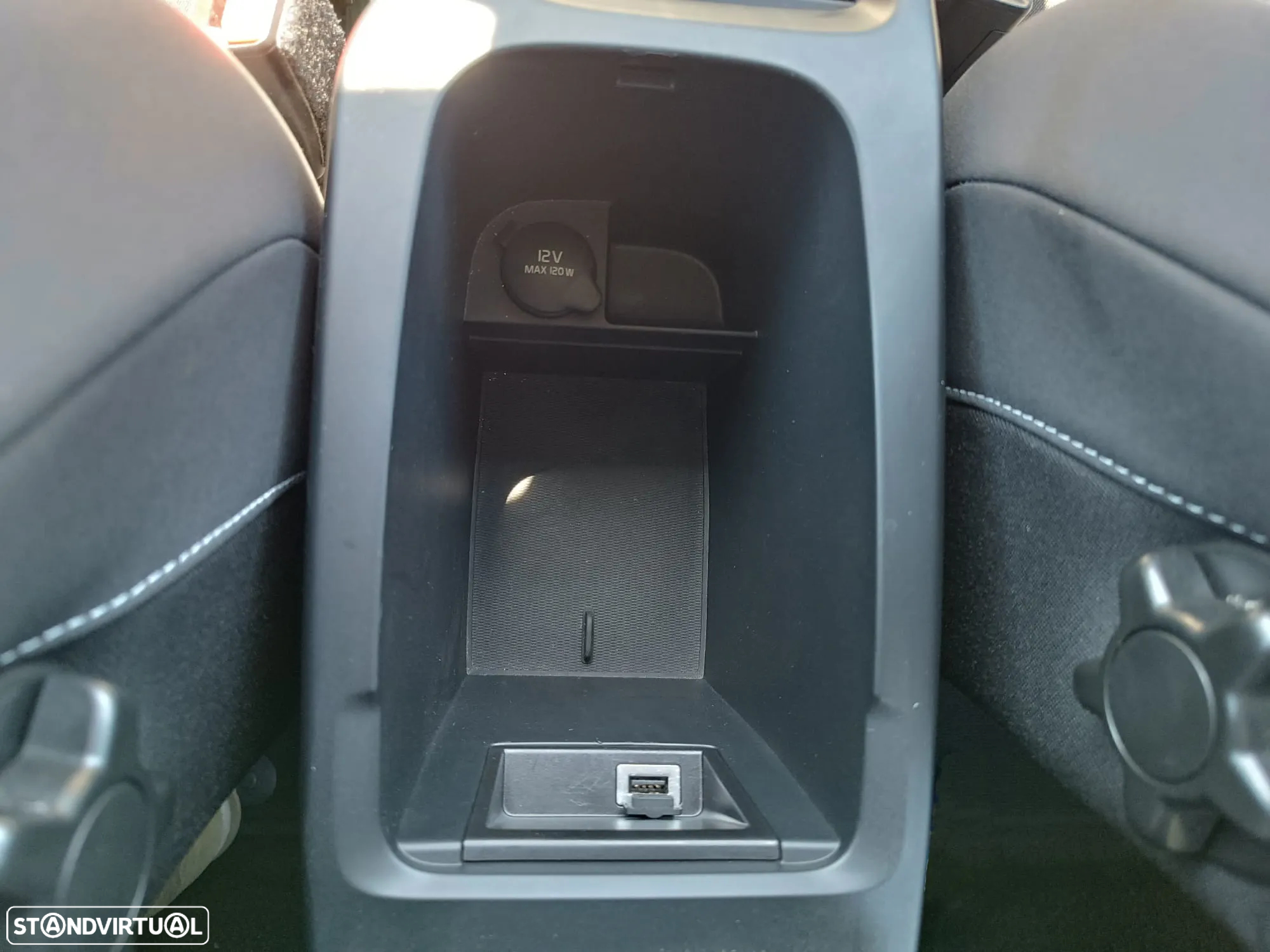Volvo V40 1.6 D2 Momentum Powershift Eco - 19