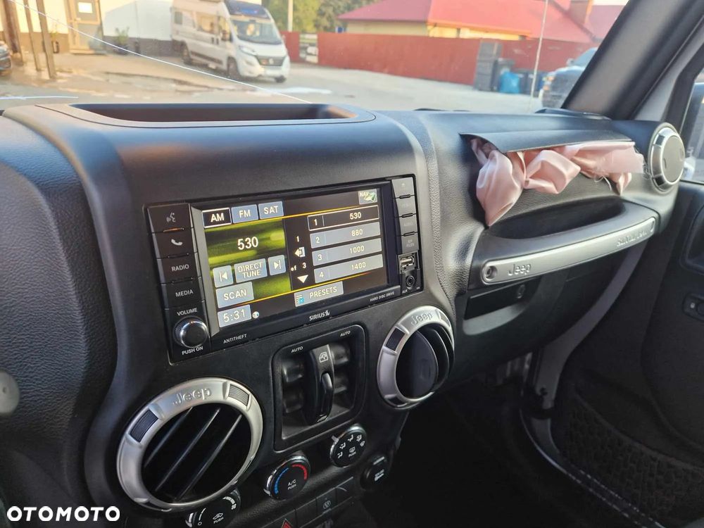 Jeep Wrangler Unlimited Hard-Top 3.6 Automatik Sahara - 8