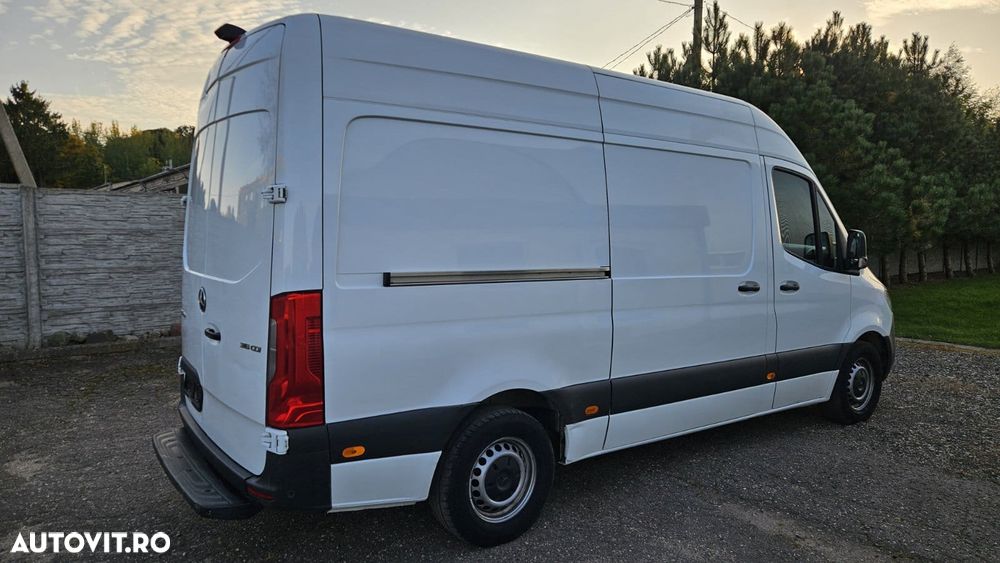Mercedes-Benz Sprinter - 2