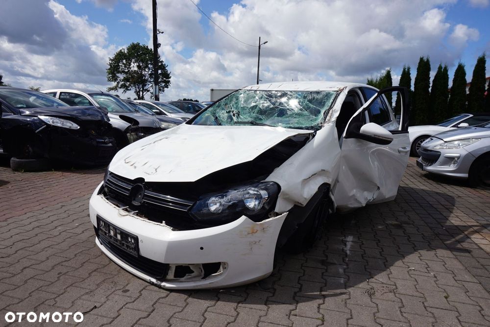VOLKSWAGEN GOLF VI 5D HB 2011 LB9A 1.6 TDI CAYC 105KM LUB BIAŁY na części - 1