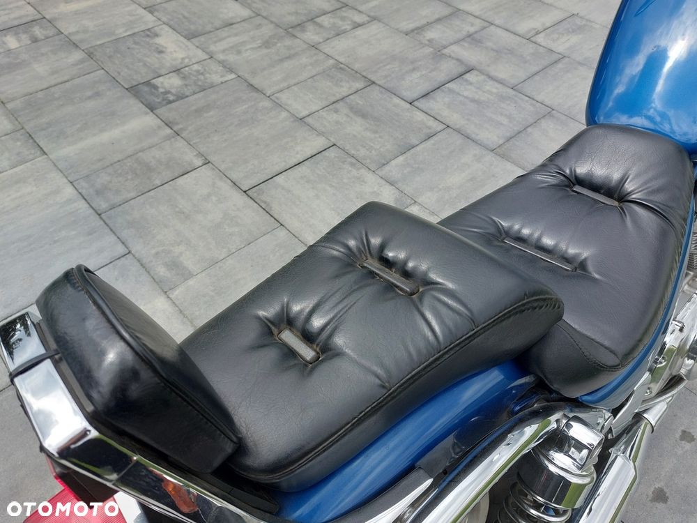 Suzuki Intruder - 13