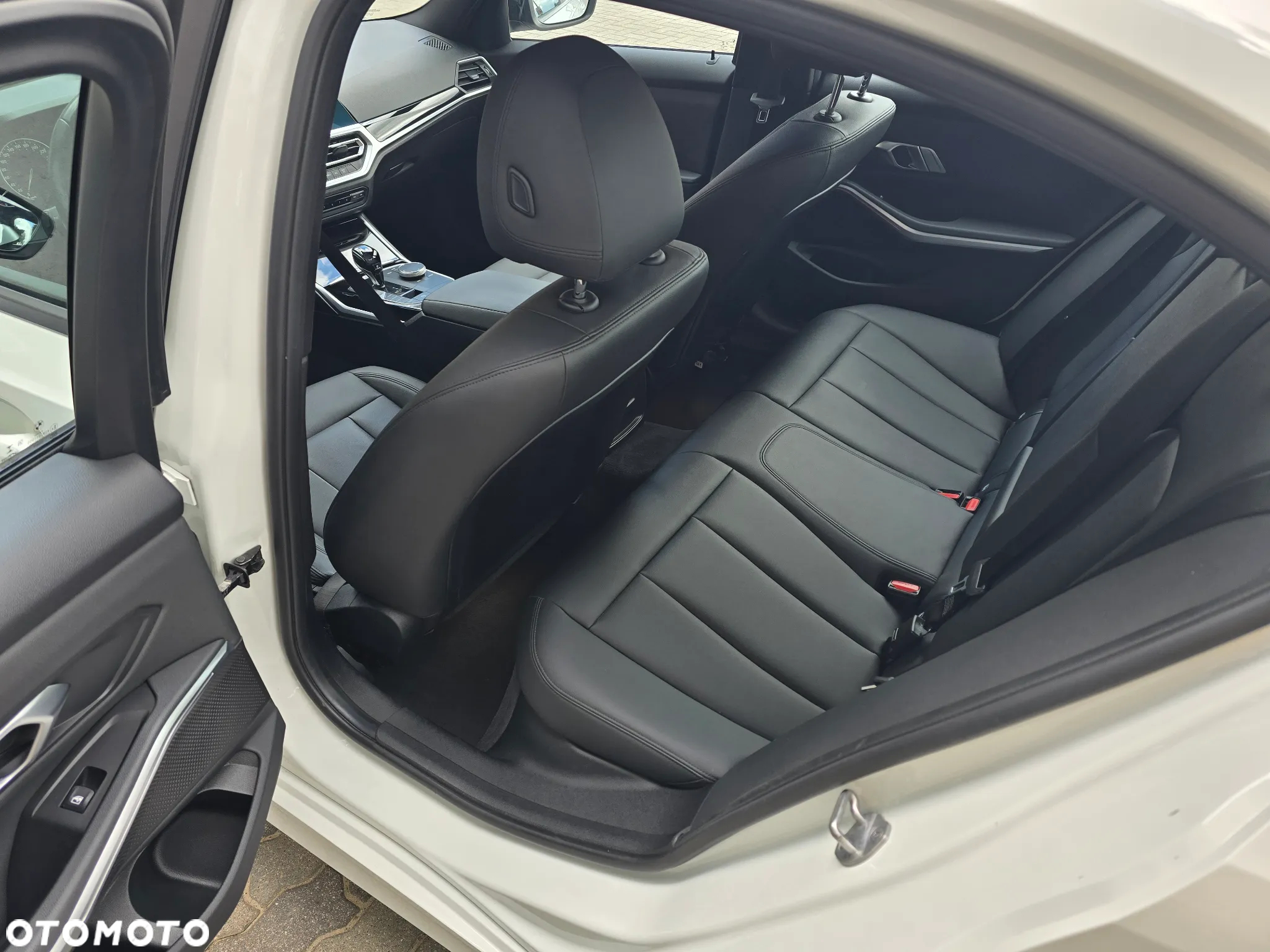 BMW Seria 3 330i Luxury Line - 9