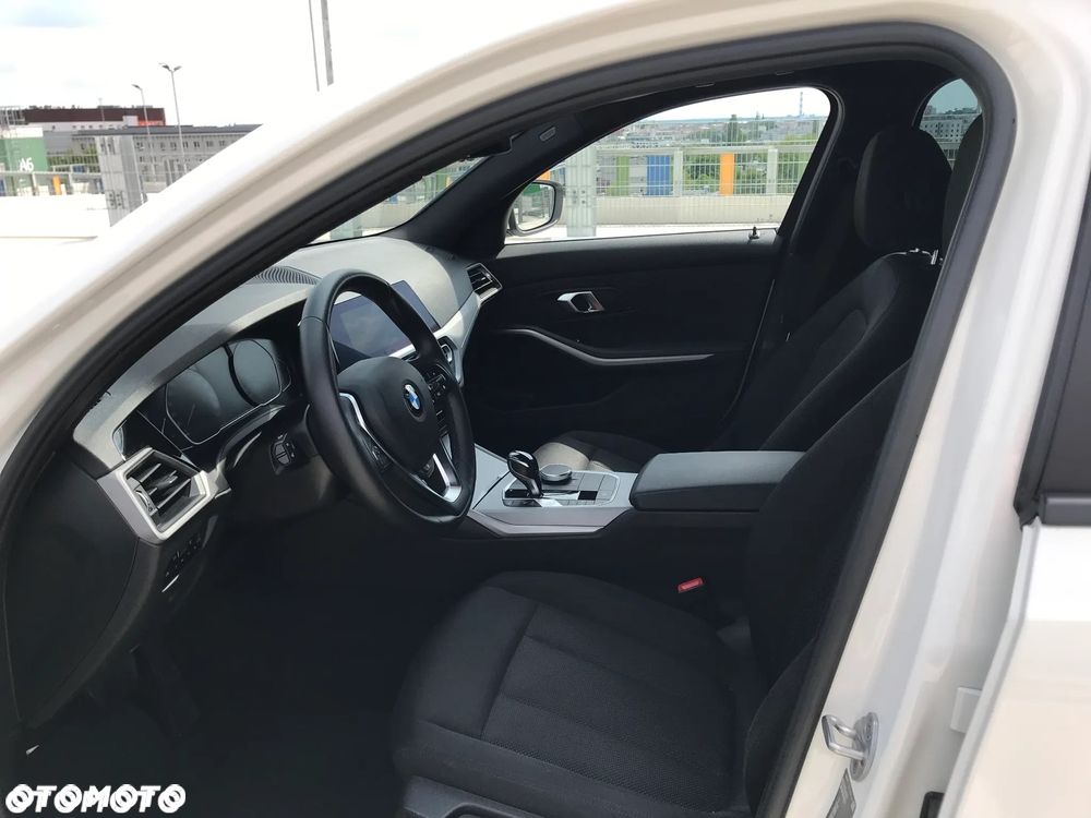 BMW Seria 3 320i xDrive Sport Line sport - 21