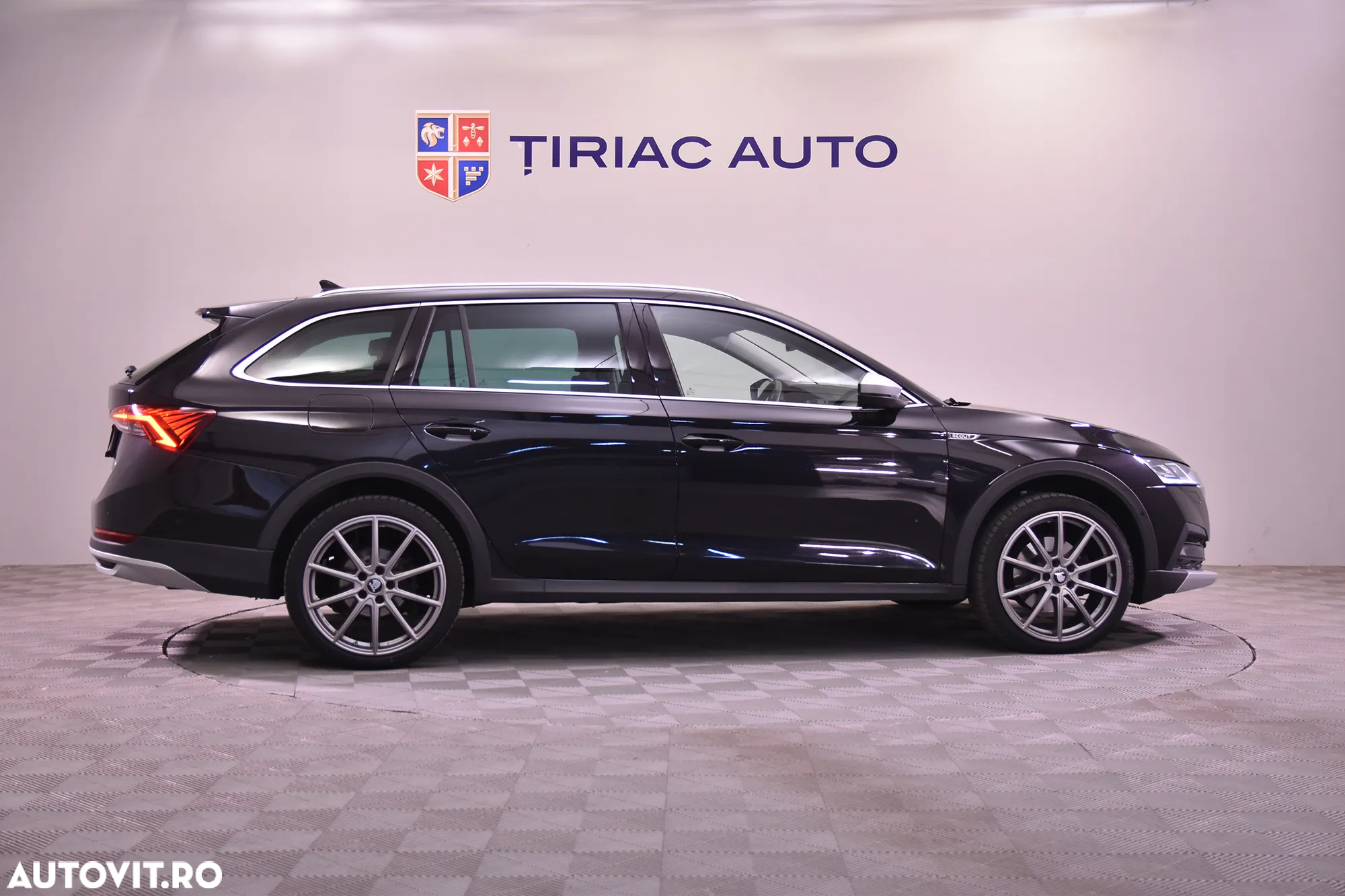 Skoda Octavia Combi 2.0 TDI DSG 4X4 Scout - 6