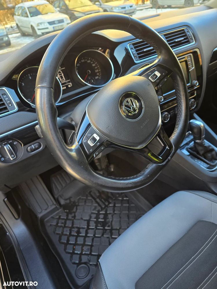 Volkswagen Jetta 2.0 TDI DSG Comfortline - 14