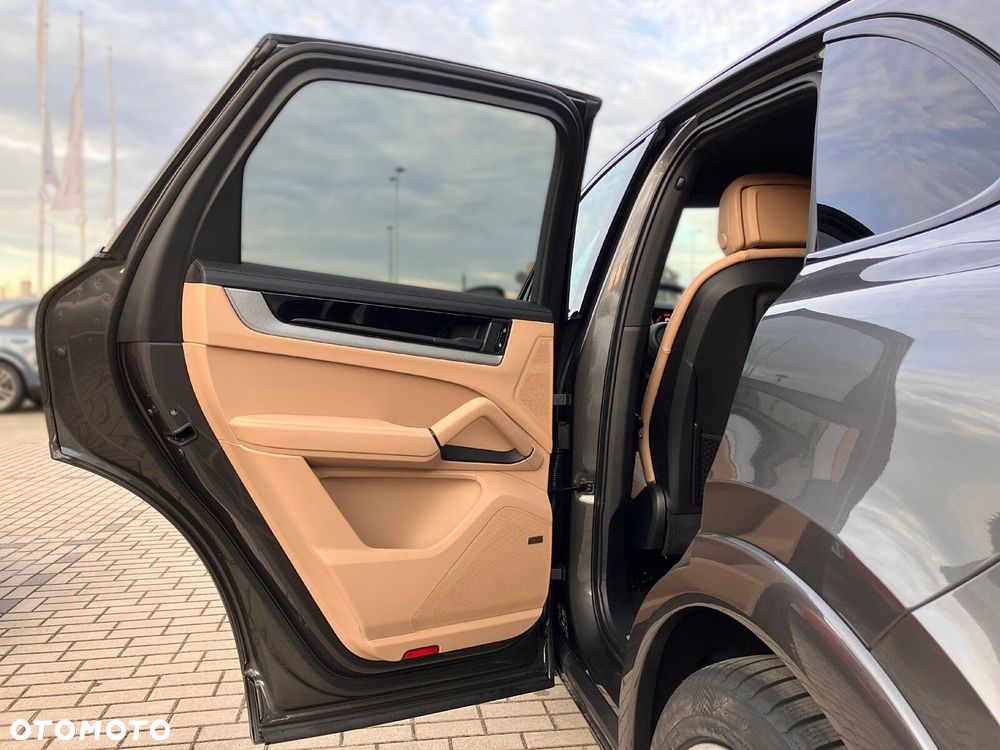 Porsche Cayenne - 21