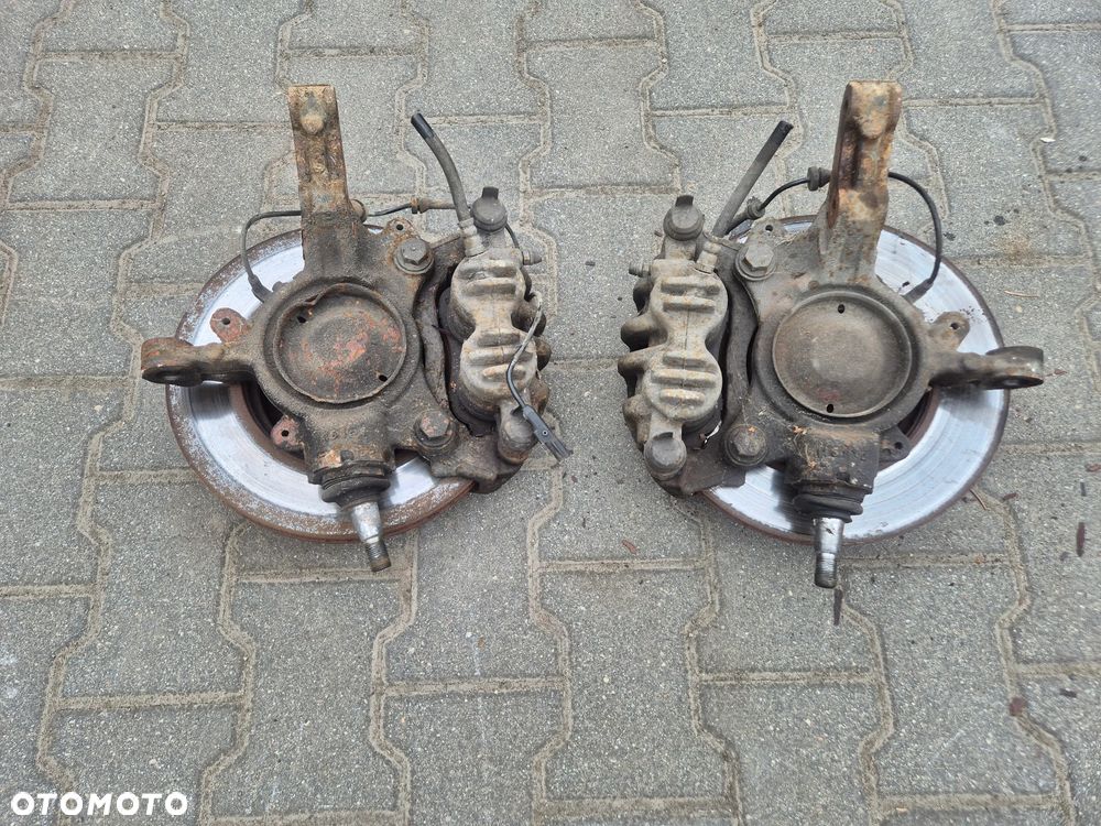 ZWROTNICA PIASTA LEWA PRAWA RWD TYŁ NAPĘD 16mm. MASTER III MOVANO B  NV400 2.3 10r.+ - 6