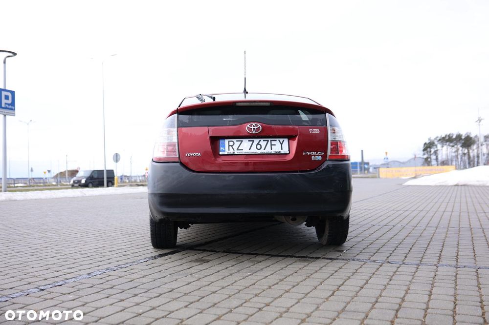 Toyota Prius - 4