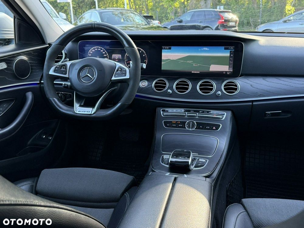Mercedes-Benz Klasa E 400 4-Matic 9G-TRONIC - 21
