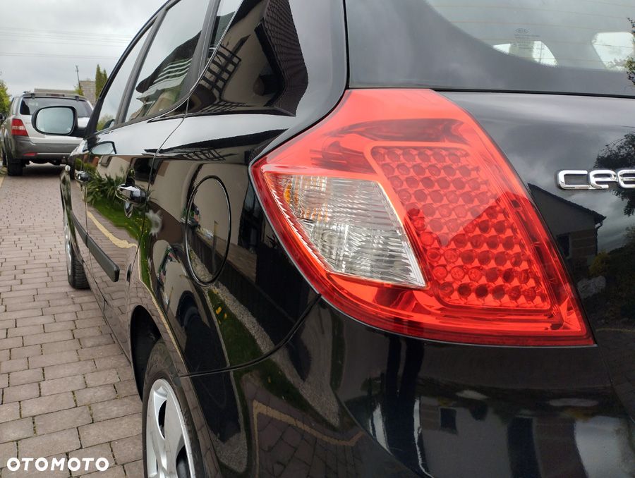 Kia Ceed 1.4 CVVT Dream-Team Edition - 17