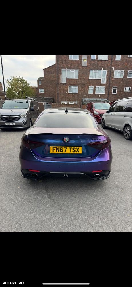 Alfa Romeo Giulia 2.0 Turbo 16V AT8-Q4 Veloce - 9