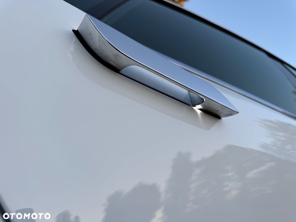Tesla Model S - 28
