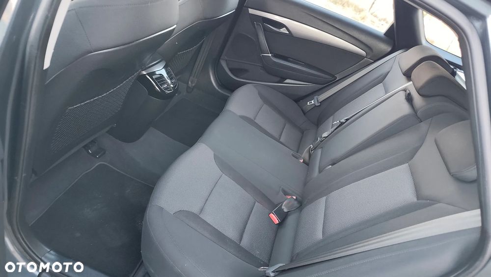 Hyundai i40 Kombi blue 1.6 Family+ - 11