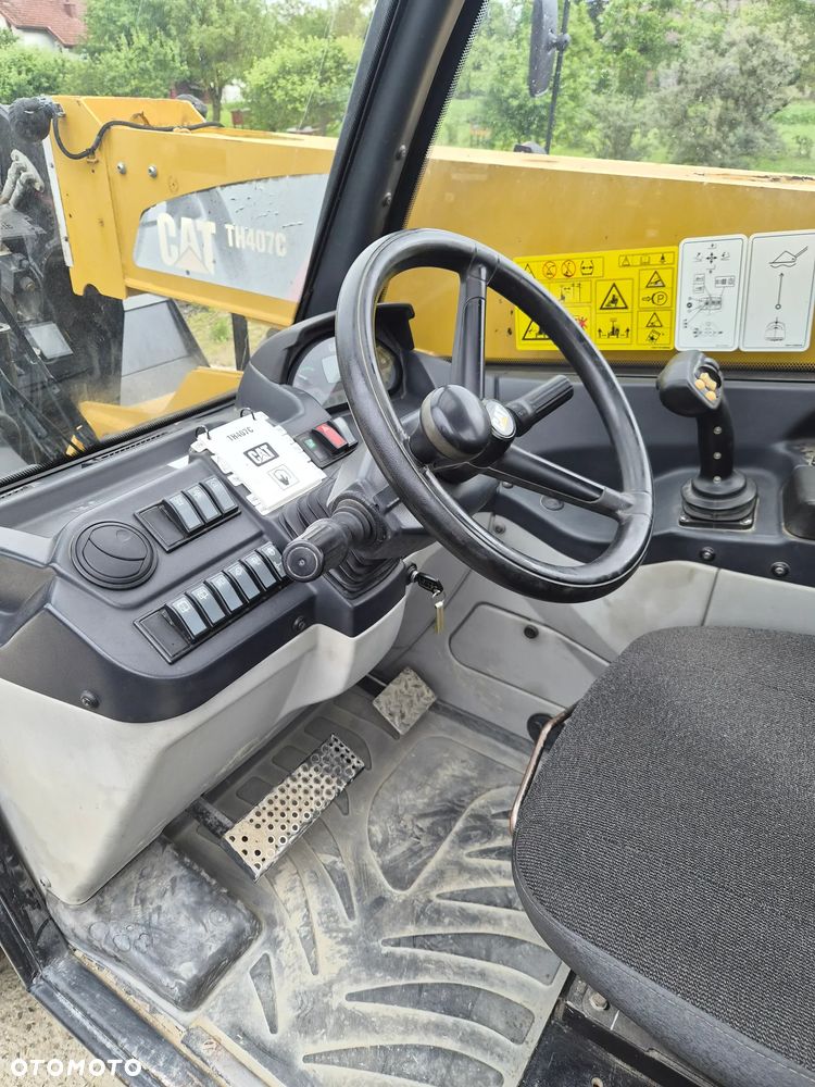 Caterpillar TH407C - 10