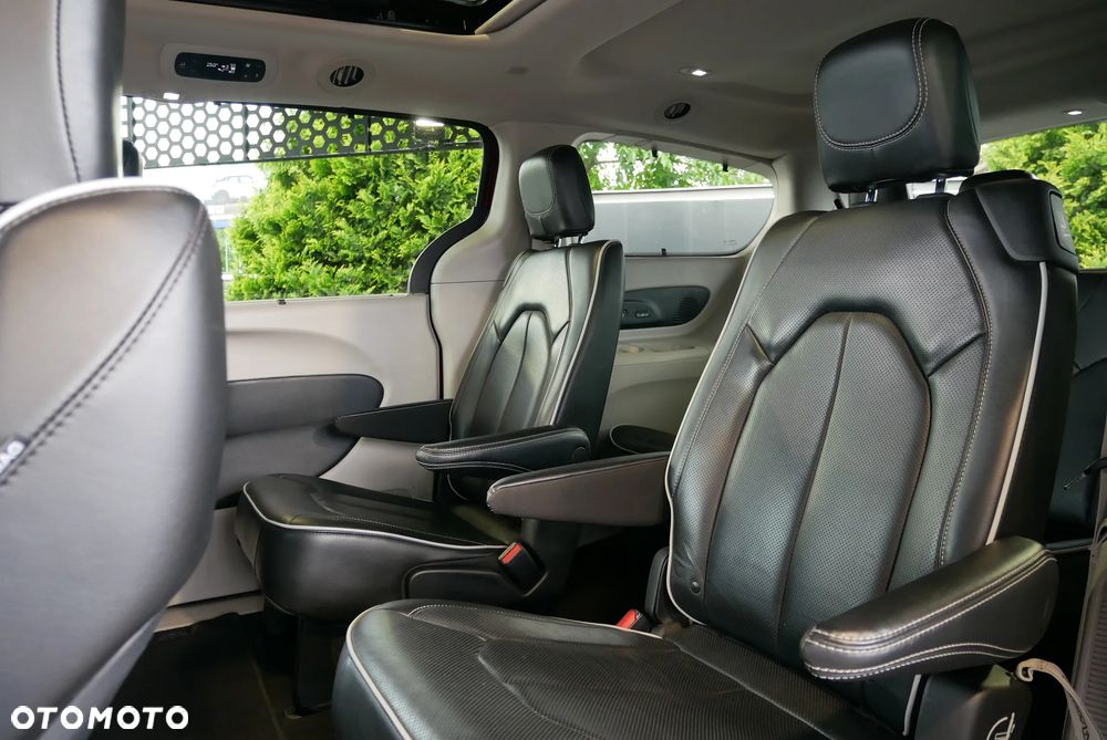 Chrysler Pacifica - 12