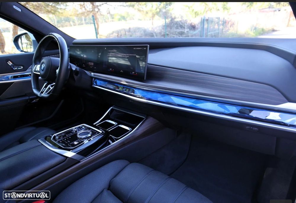 BMW i7 xDrive60 Pack Desportivo M - 7