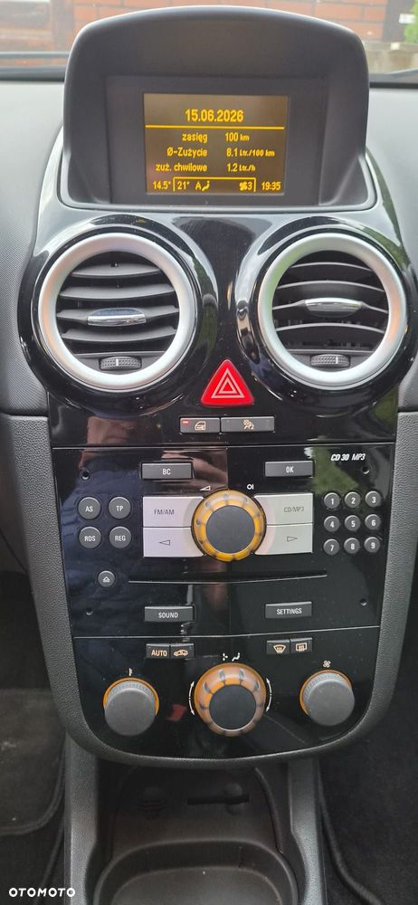 Opel Corsa 1.4 16V Cosmo - 9