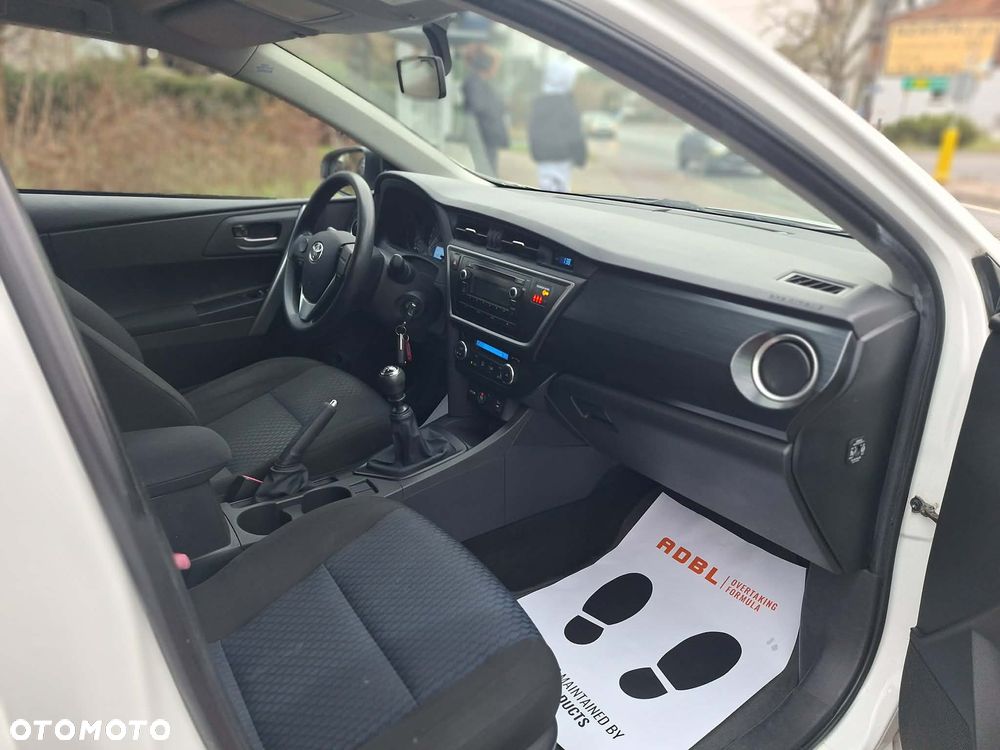 Toyota Auris 1.33 Dual-VVT-i - 16