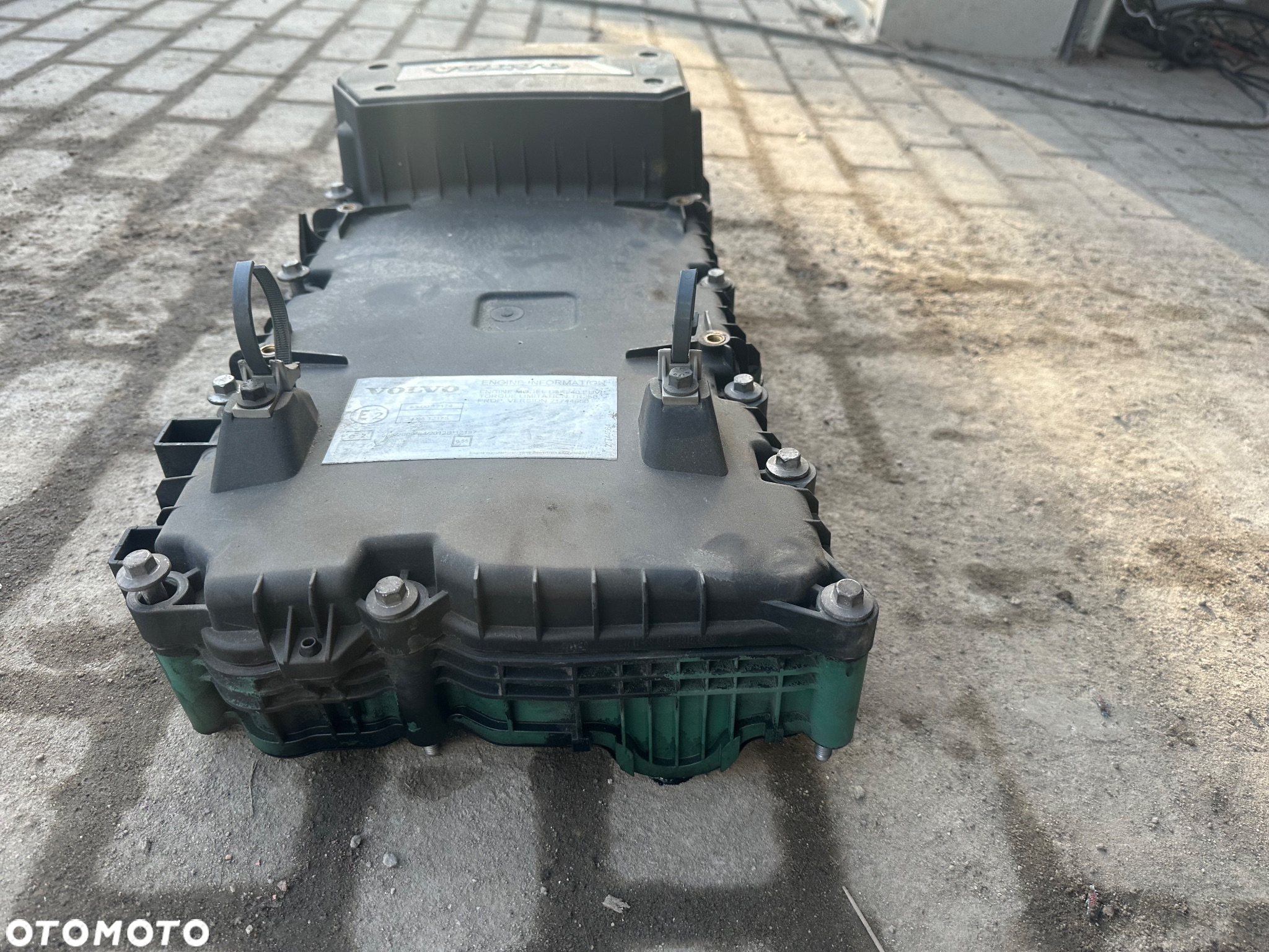 POKRYWA ZAWORÓW VOLVO FL6 D5K240 EURO6. - 8