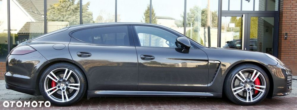 Porsche Panamera GTS PDK - 22