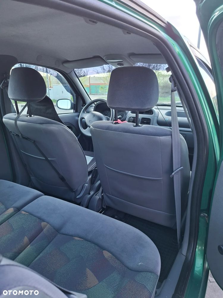 Renault Clio 1.4i RT - 11