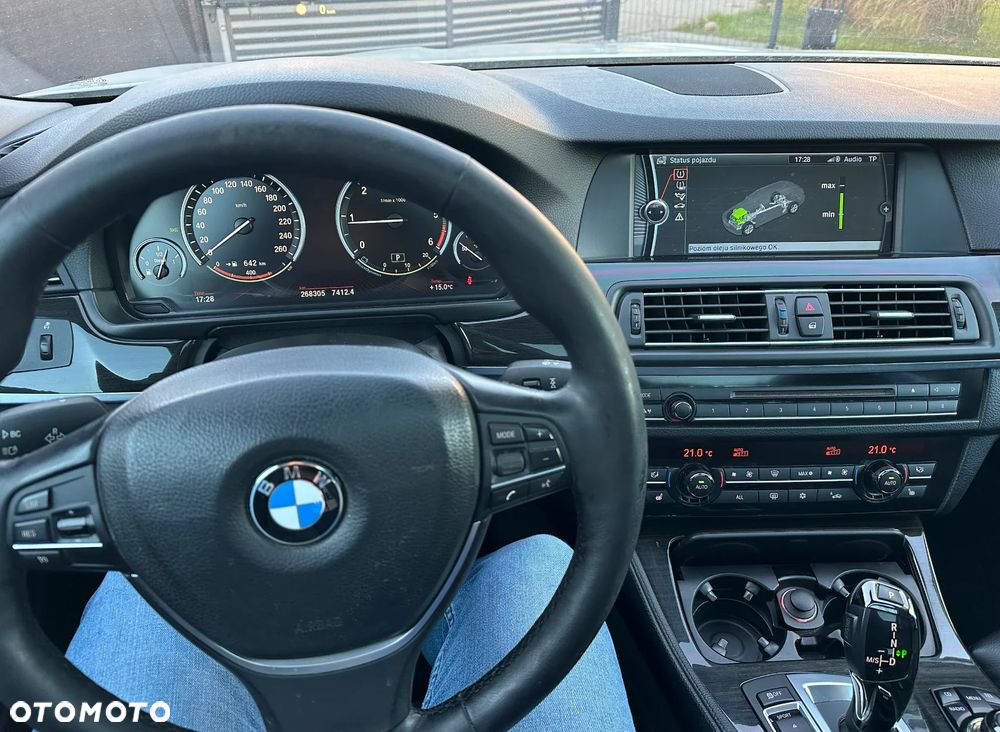BMW Seria 5 525d xDrive - 10