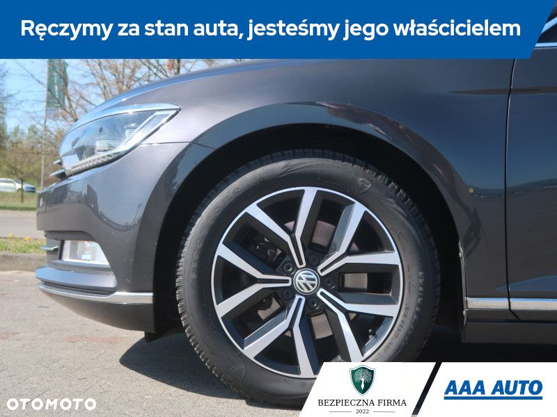 Volkswagen Passat - 16