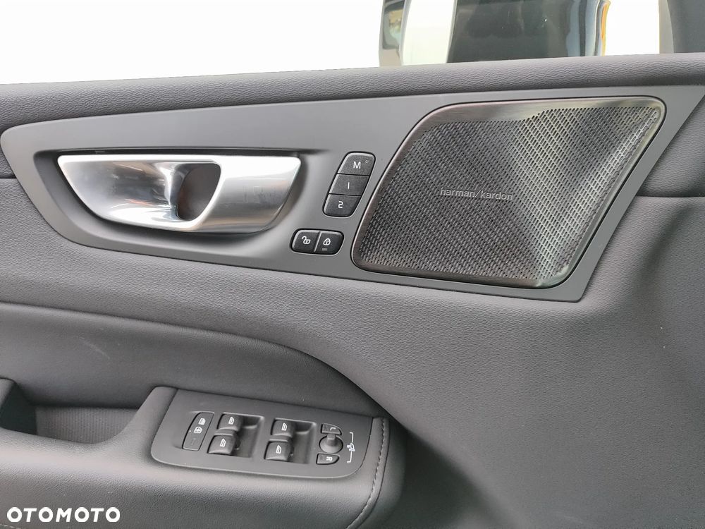 Volvo XC 60 T8 AWD Recharge Geartronic Inscription - 19