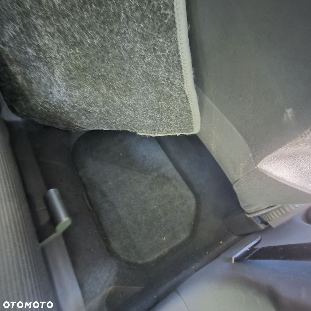 Volkswagen Touran 1.6 - 13