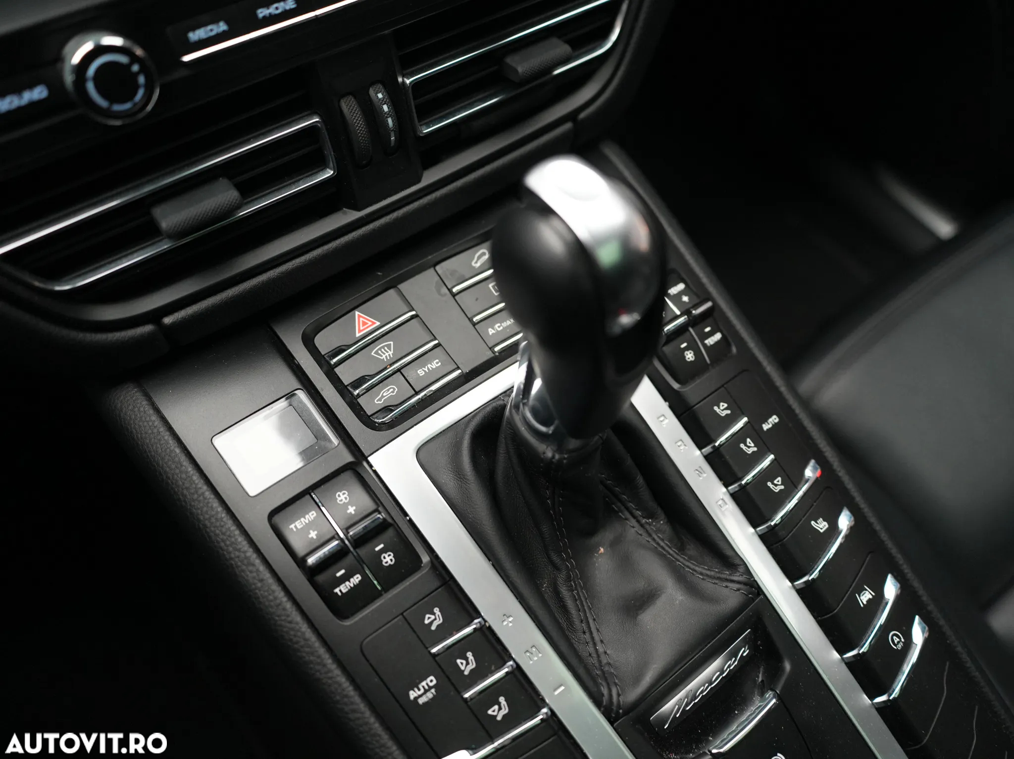 Porsche Macan Standard - 25