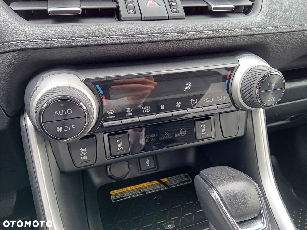 Toyota RAV4 2.5 Hybrid Black Edition by JBL 4x4 - 18