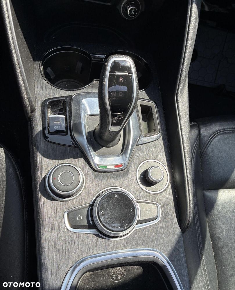 Alfa Romeo Giulia 2.2 D Turbo - 14