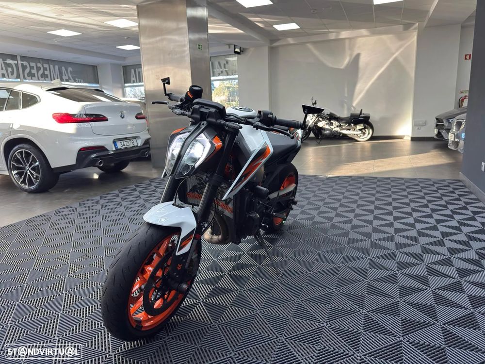 KTM 890 DUKE R - 3