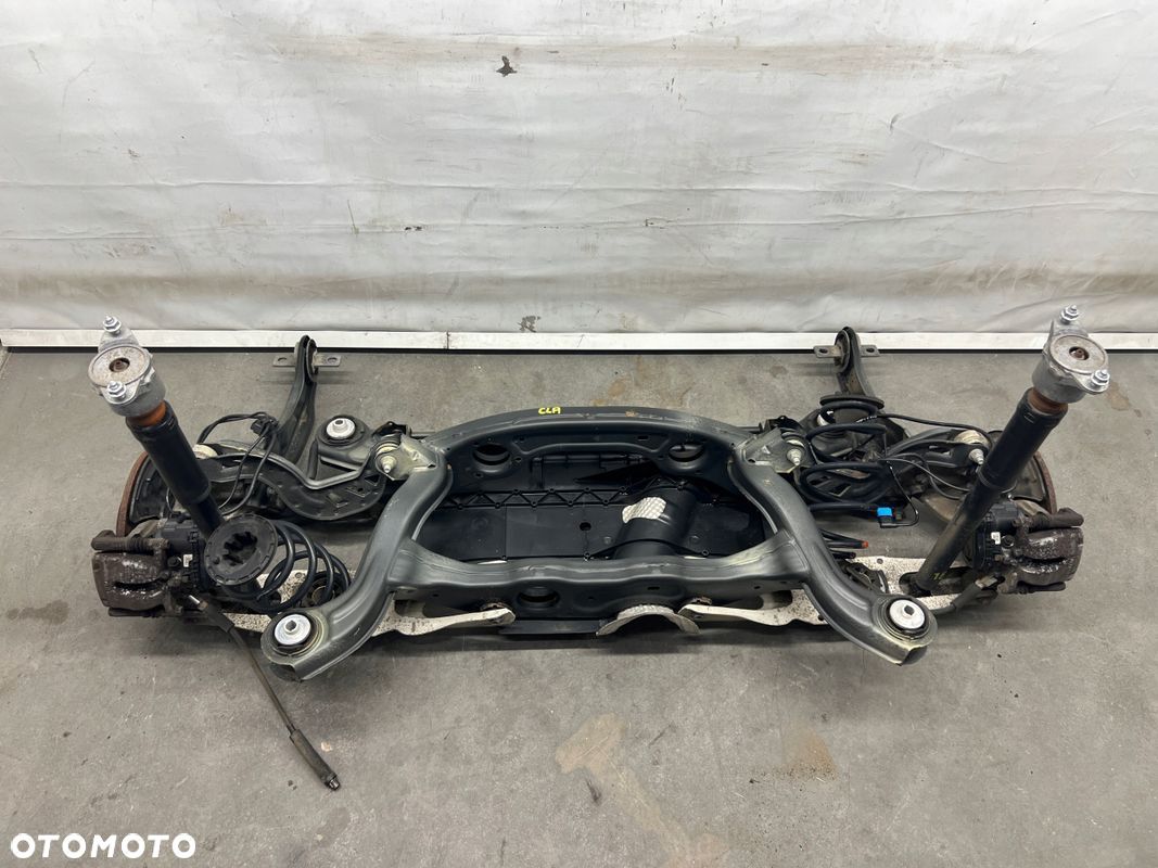 Mercedes-Benz CLA 180D X117 belka zawieszenia tył tylna oś KOMPLETNA - 1