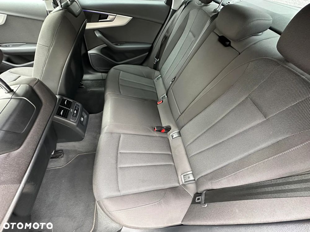 Audi A4 Limousine 35 TDI mHEV Advanced S tronic - 12