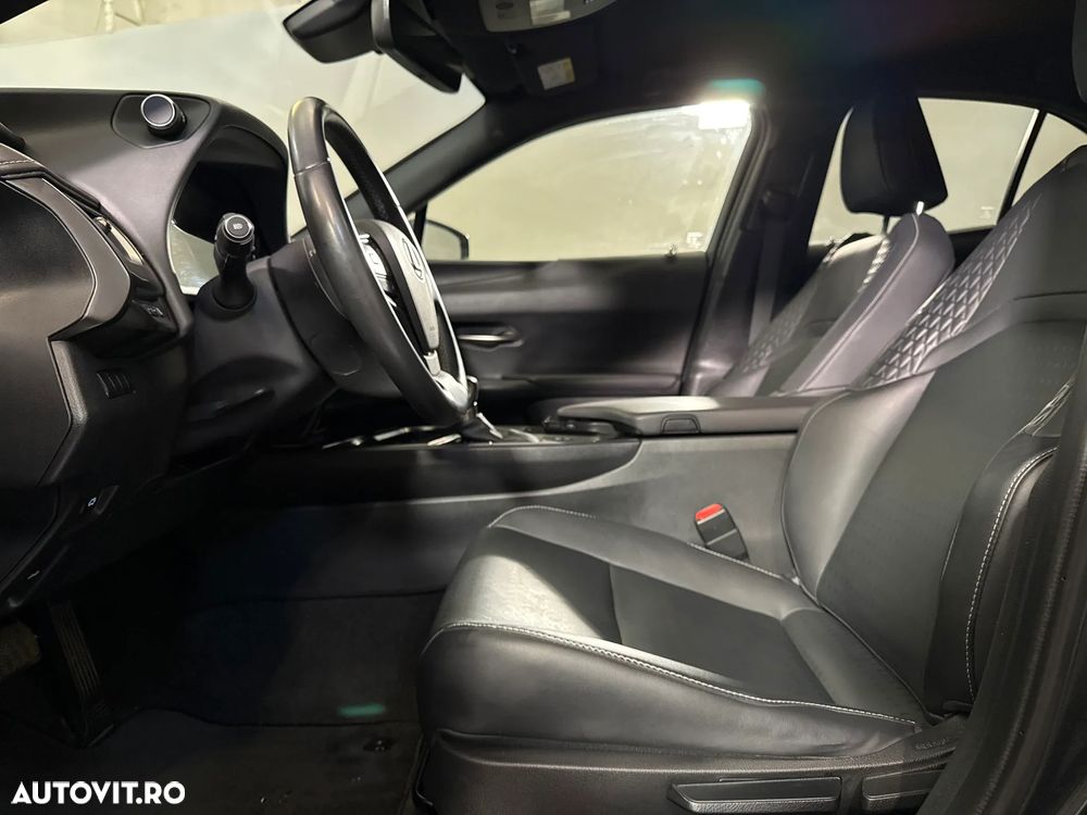 Lexus UX - 21