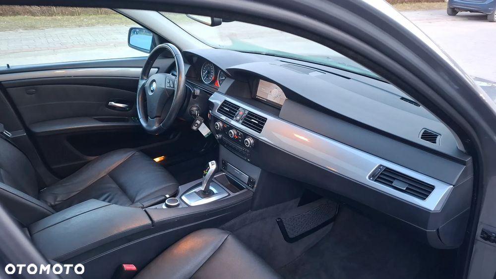 BMW Seria 5 525i - 11
