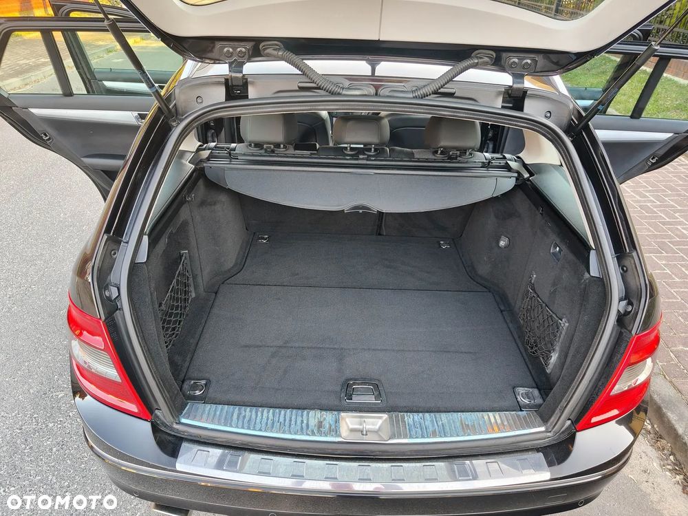 Mercedes-Benz Klasa C 220 CDI DPF Automatik BlueEFFICIENCY Avantgarde - 36