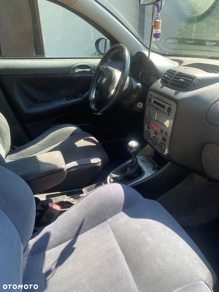 Alfa Romeo 147 1.9 JTDM 8V - 23