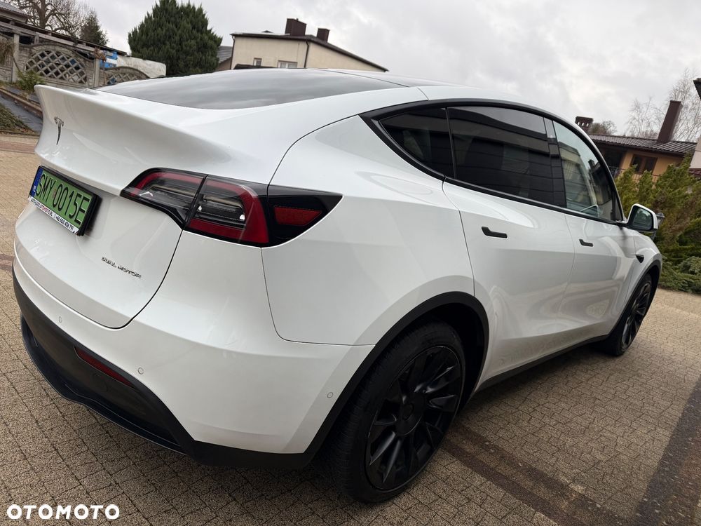 Tesla Model Y Long Range AWD - 6