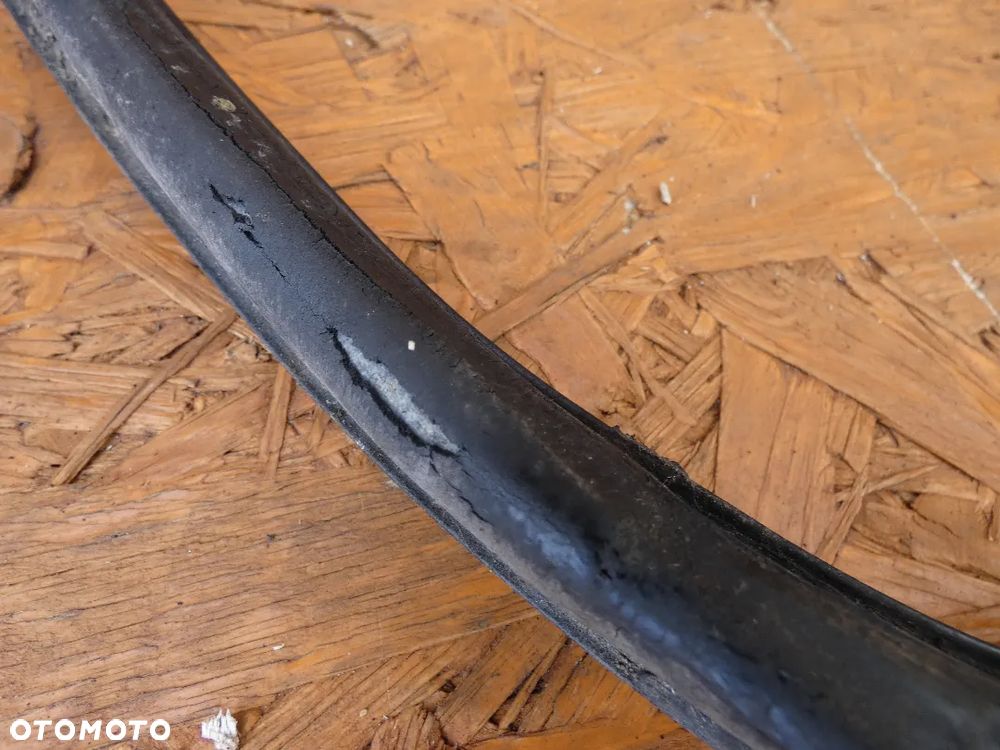 BMW E24 USZCZELKA KAROSERYJNA PRAWA - 4