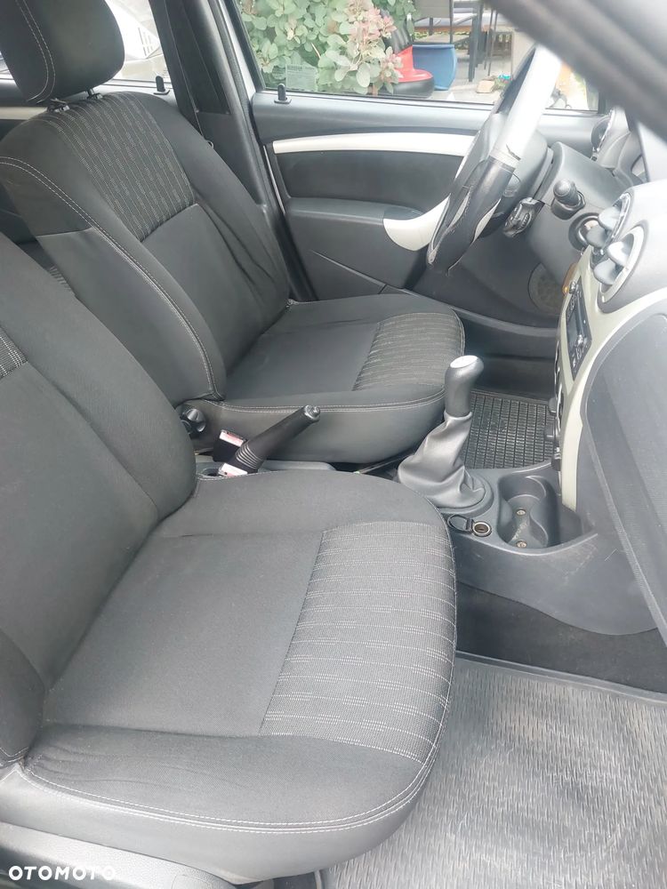 Dacia Logan 1.6 16V Laureate BL - 4