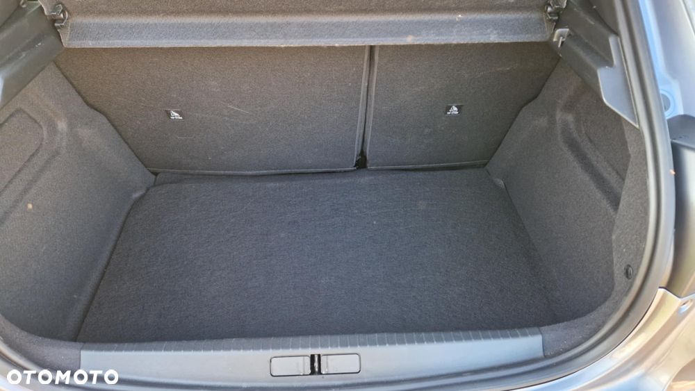Peugeot 208 Hybrid 136 e-DSC6 GT - 12