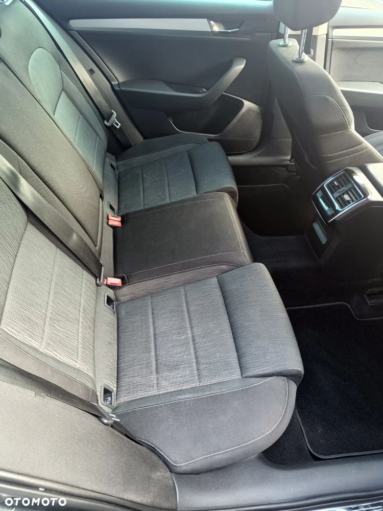 Skoda Superb 1.6 TDI DSG Ambition - 29
